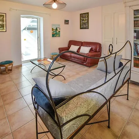 Amazing In Lisle-sur-la-sorgue With Kitchen Holiday home L'Isle-sur-la-Sorgue