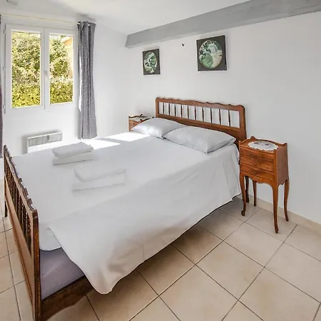 Amazing In Lisle-sur-la-sorgue With Kitchen *