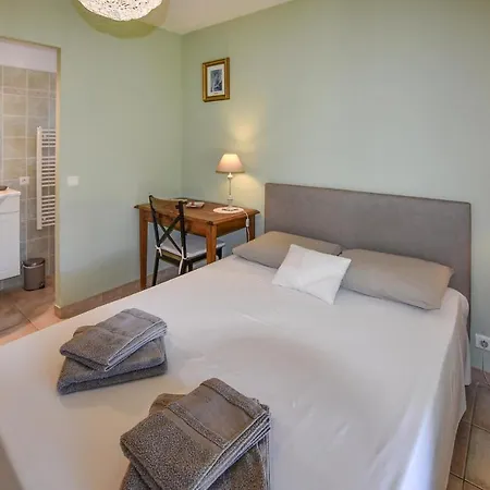 Holiday home Amazing In Lisle-sur-la-sorgue With Kitchen