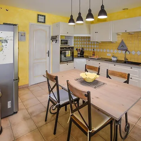Amazing In Lisle-sur-la-sorgue With Kitchen L'Isle-sur-la-Sorgue