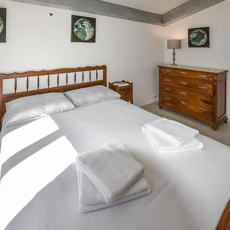 Holiday home Amazing In Lisle-sur-la-sorgue With Kitchen *