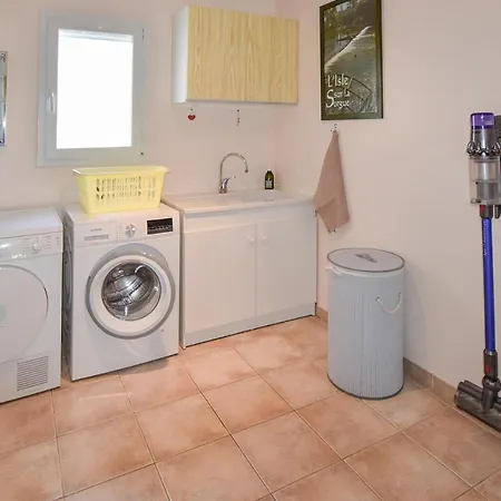 Holiday home Amazing In Lisle-sur-la-sorgue With Kitchen L'Isle-sur-la-Sorgue